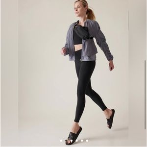 Athleta Transcend Stash Tight // Black // Large // Medium-Petite